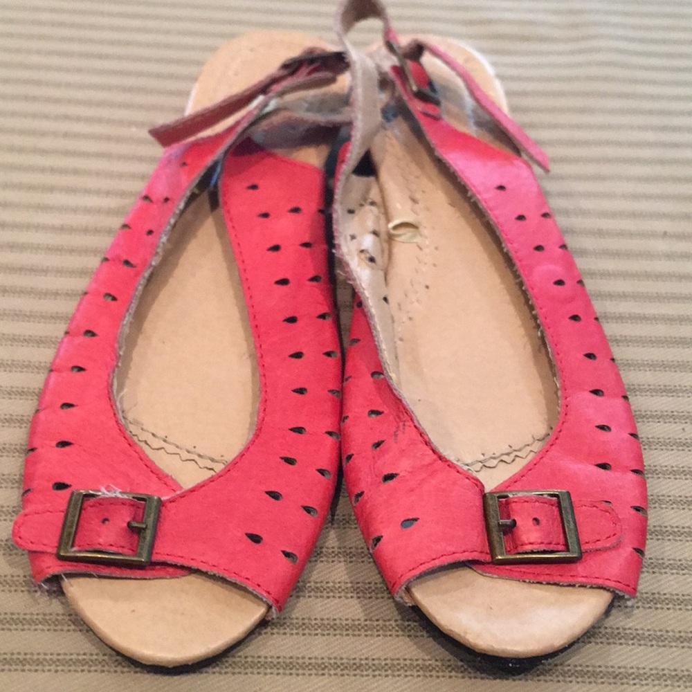$5 final offer before donating Women’s red/coral sandal size 7